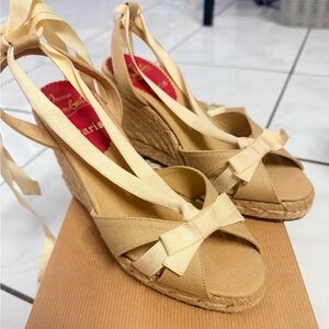 NEW WOMEN'S CHRISTIAN LOUBOUTIN BEIGE
ISABELLE ESPADRILLE WEDGE SIZE 35